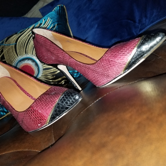 Rachel Roy Snakeskin Pointed Heels ☆ Size 6 - Picture 2 of 9